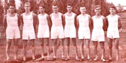Атлетска екипа Друге мушке гимназије у Новом Саду (1938/39): наставник Жарко Зличић, Мирослав Симић, Ђорђе Пап, Милан Вранић, Мирослав Боћан, Милан Бркић, Драгомир Чрнагај и Богдан Гарабантин.